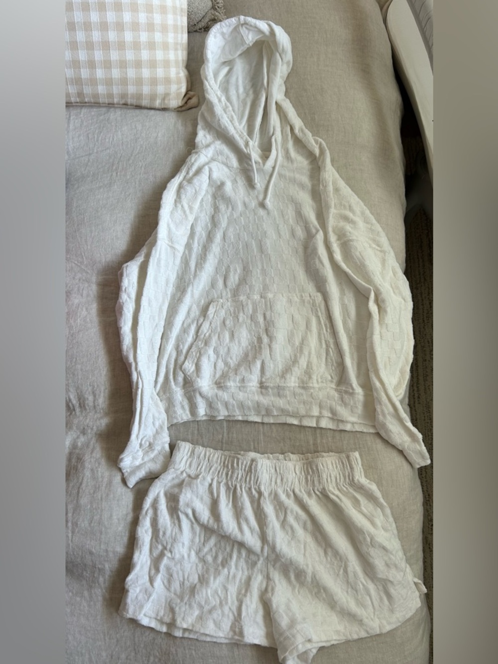 Billabong White Hooded Pullover Top and Shorts
